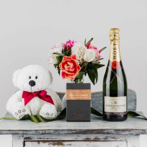 Gift Pack Moet Flowers Teddy Chocolate